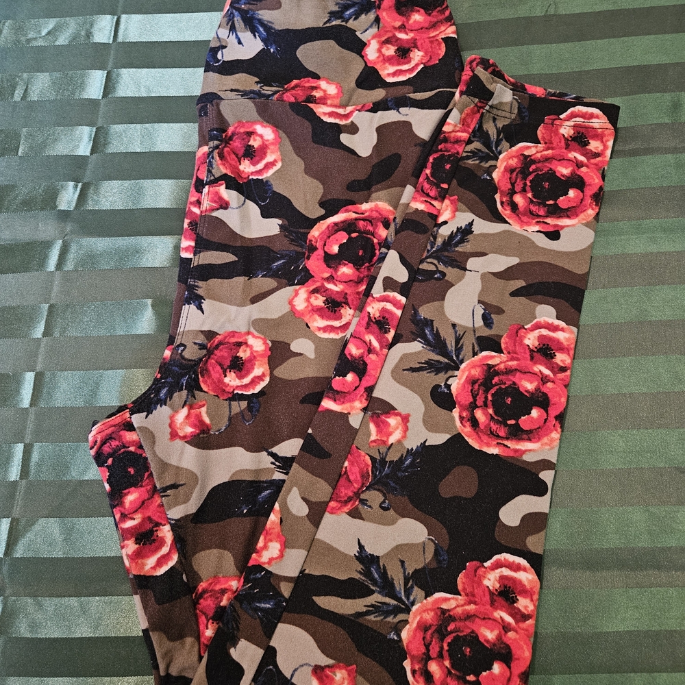 Floral Camouflage Leggings NEW